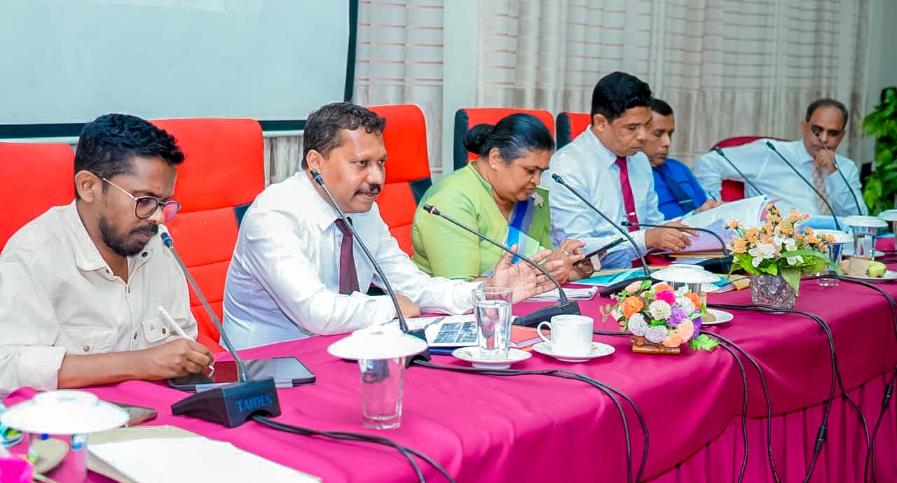 බදුල්ල සෞඛ්ය ආයතත ප්රධානීන් හා සෞඛ්ය නියෝජ්ය අමාත්යතුමා අතර හමුවක් බදුල්ල සෞඛ්ය ආයතත ප්රධානීන් හා සෞඛ්ය නියෝජ්ය අමාත්යතුමා අතර හමුවක්